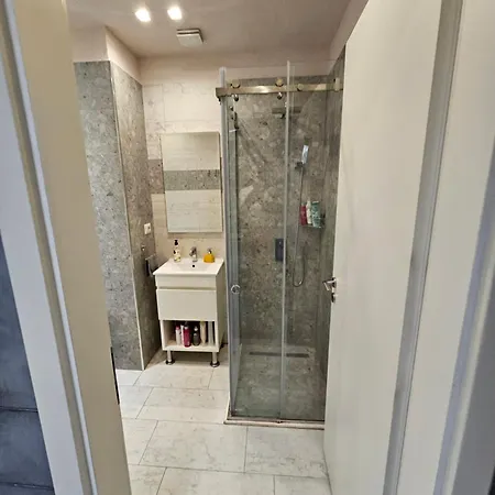 Stylish Escape * Тирана